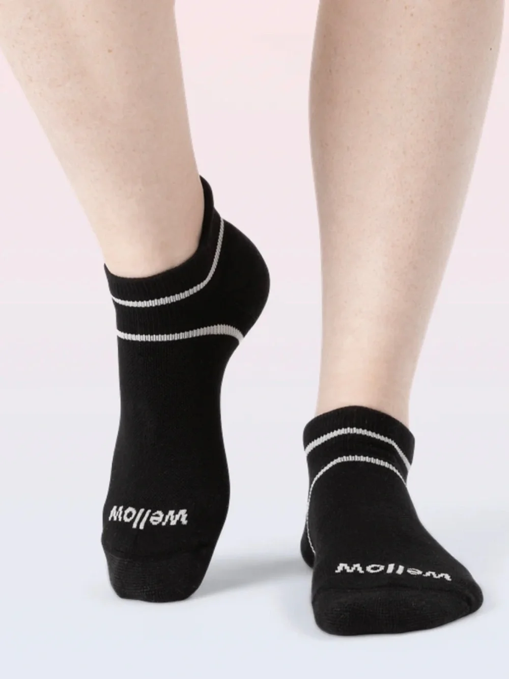 NWT Wellow Aerolite Compression Ankle Socks 3 pack Med.